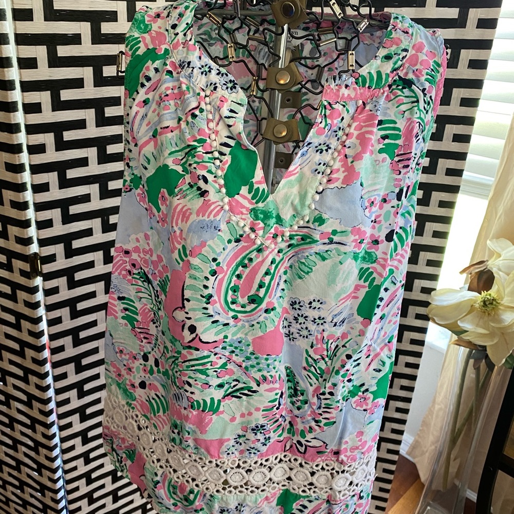 Crown & Ivy sleeveless blouse